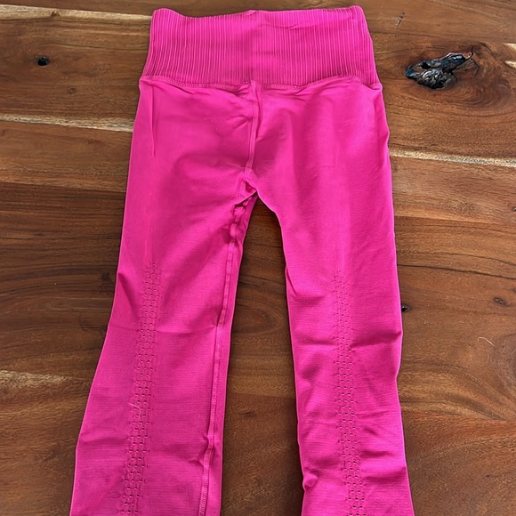 FP Movement High-Rise 7/8 Length Good Karma Legging XS/S raspberry - Picture 3 of 4